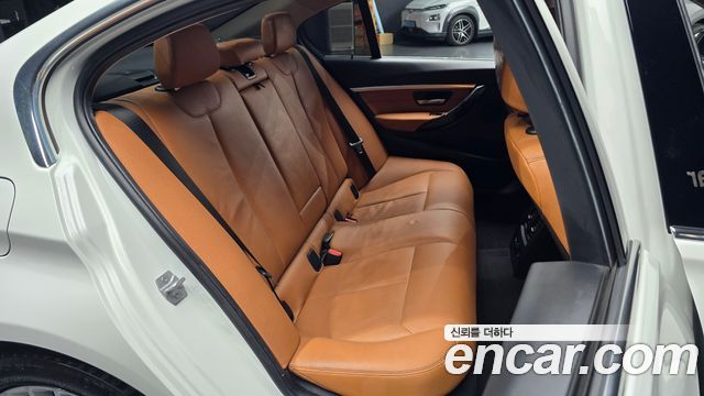 BMW 3-Series 2018 — photo 16