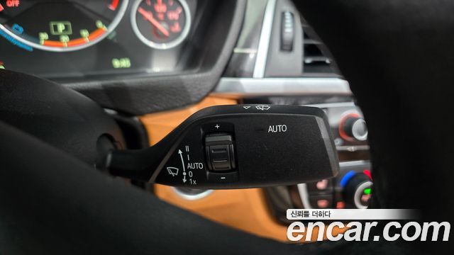 BMW 3-Series 2018 — photo 28