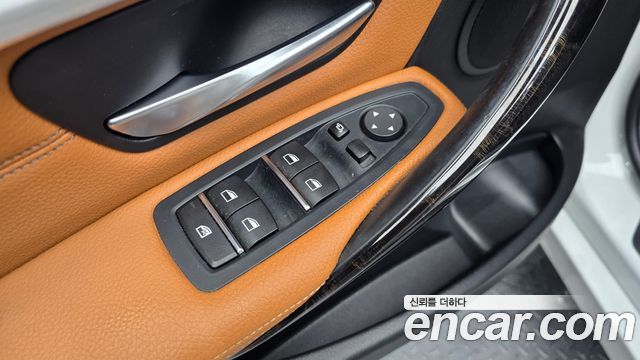 BMW 3-Series 2018 — photo 29
