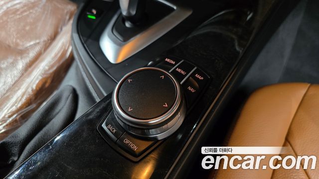 BMW 3-Series 2018 — photo 32
