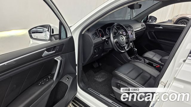 Volkswagen Tiguan 2020 — photo 13