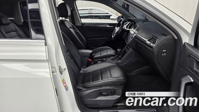 Volkswagen Tiguan 2020 — photo 17