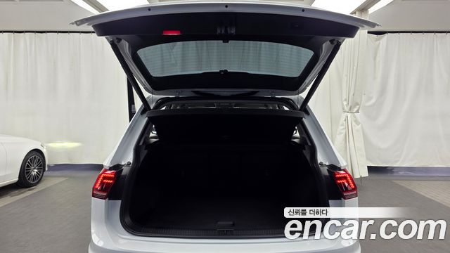 Volkswagen Tiguan 2020 — photo 26