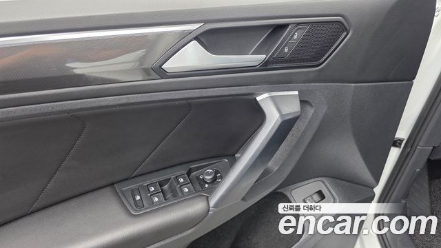 Volkswagen Tiguan 2020 — photo 27