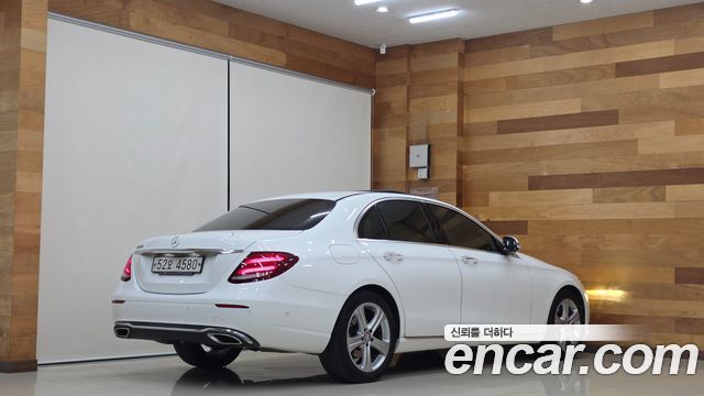Mercedes-Benz E-Class 2017 — photo 2