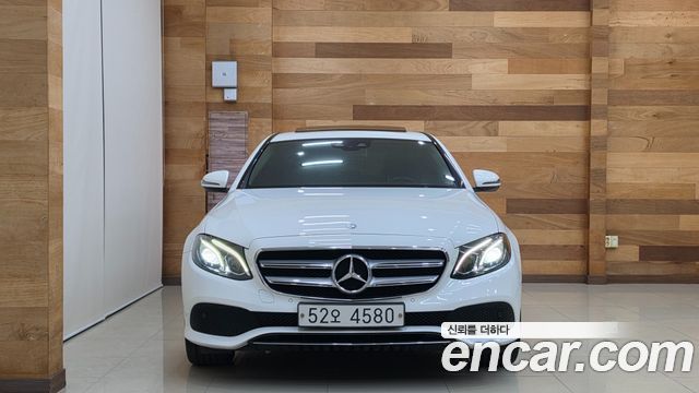 Mercedes-Benz E-Class 2017 — photo 3