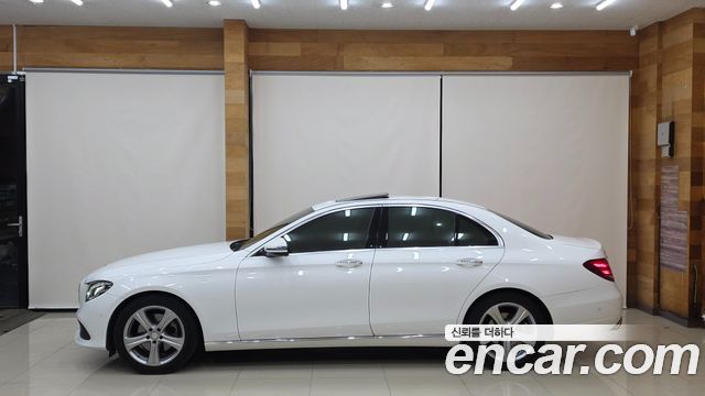 Mercedes-Benz E-Class 2017 — photo 5