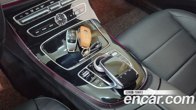 Mercedes-Benz E-Class 2017 — photo 11