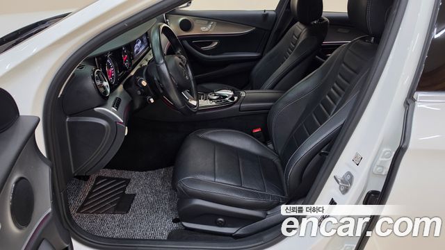 Mercedes-Benz E-Class 2017 — photo 12