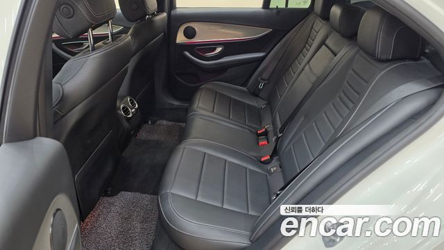 Mercedes-Benz E-Class 2017 — photo 13