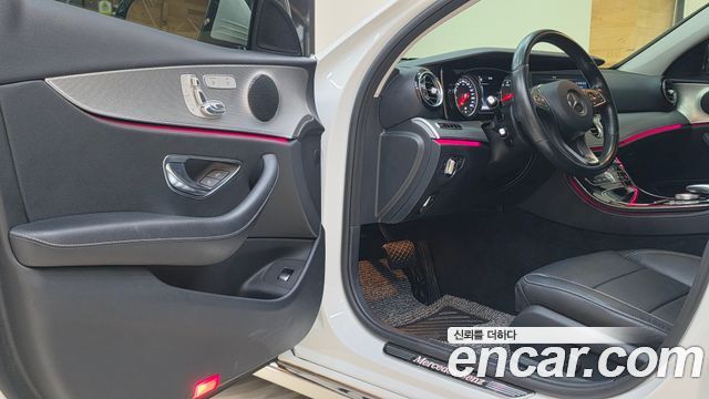 Mercedes-Benz E-Class 2017 — photo 14