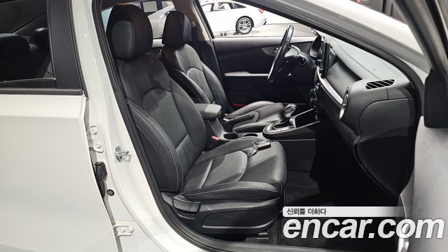 Kia K3 2022 — photo 16