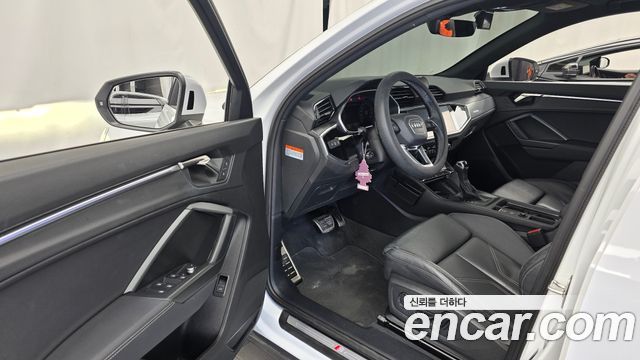 Audi Q3 2023 — photo 13