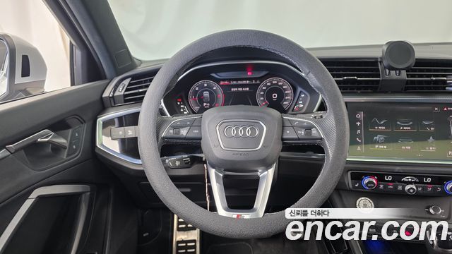 Audi Q3 2023 — photo 18