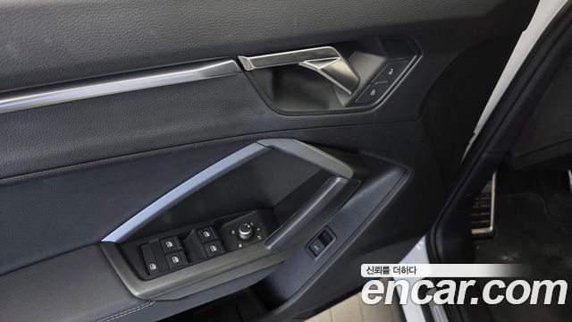 Audi Q3 2023 — photo 28