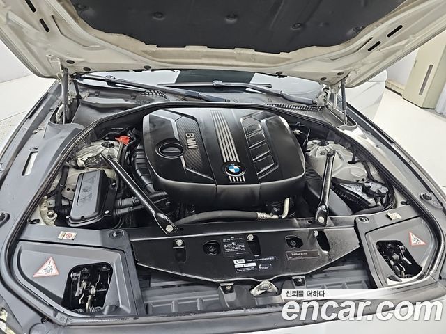 BMW 5-Series 2010 — photo 6