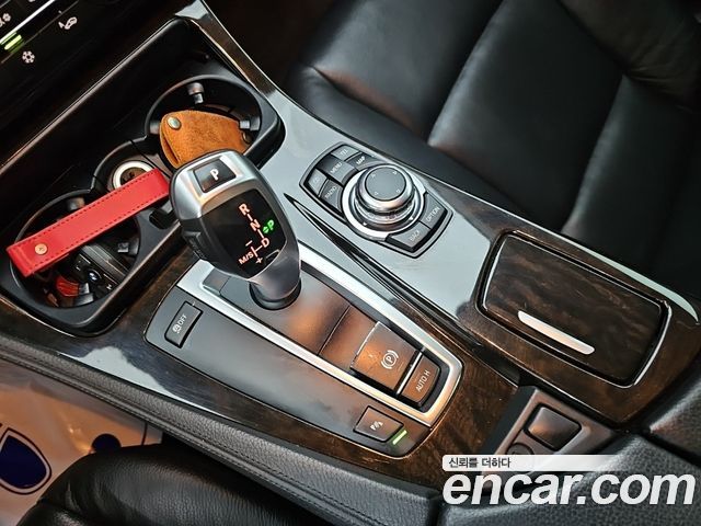 BMW 5-Series 2010 — photo 8