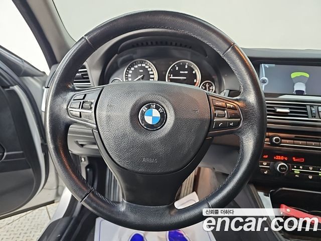 BMW 5-Series 2010 — photo 9