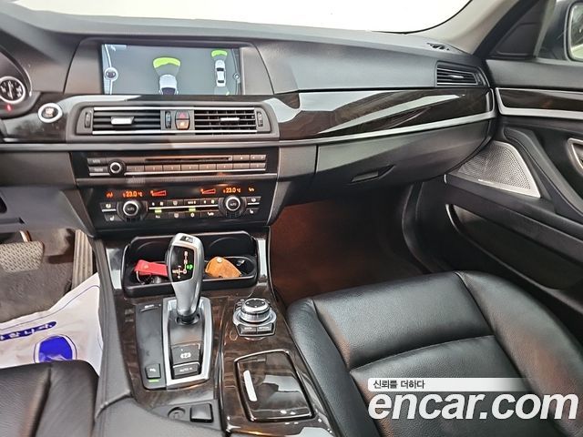 BMW 5-Series 2010 — photo 10