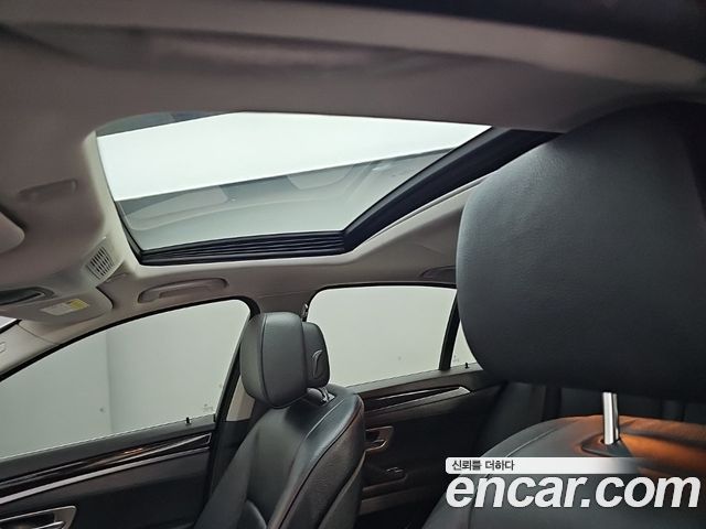 BMW 5-Series 2010 — photo 13