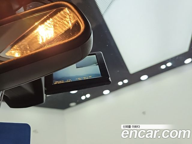 BMW 5-Series 2010 — photo 17