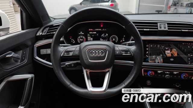 Audi Q3 2020 — photo 21