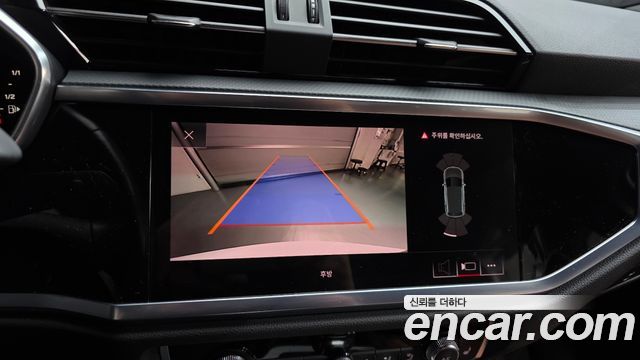 Audi Q3 2020 — photo 22