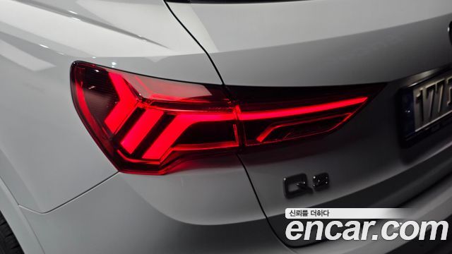 Audi Q3 2020 — photo 9