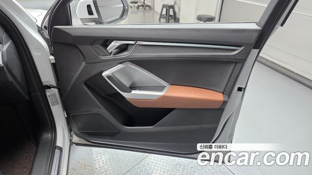 Audi Q3 2020 — photo 15
