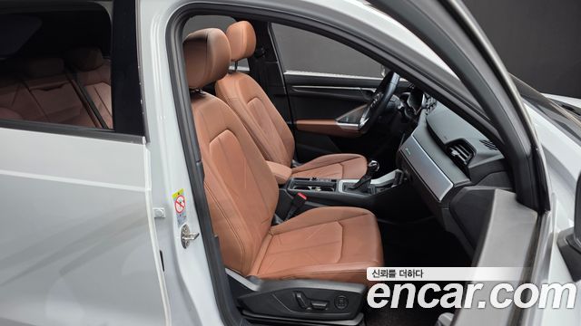 Audi Q3 2020 — photo 16