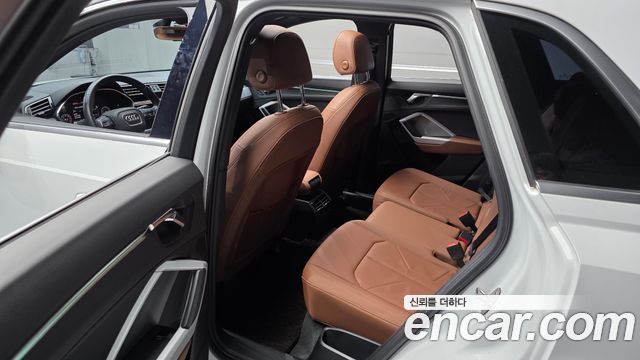 Audi Q3 2020 — photo 27
