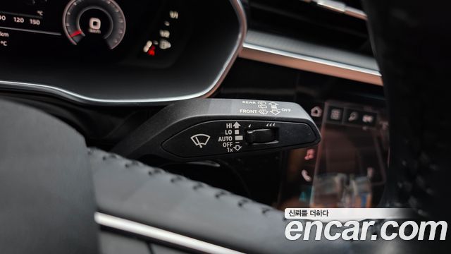 Audi Q3 2020 — photo 29
