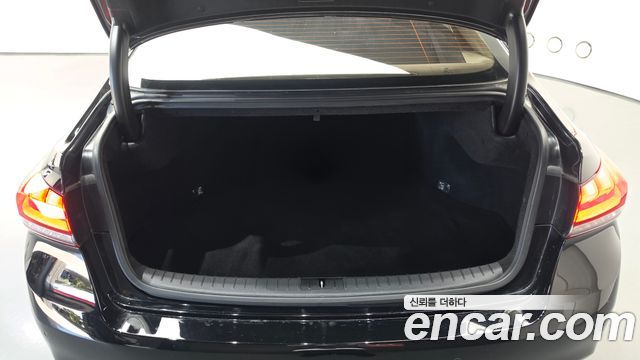 Genesis G80 2017 — photo 24