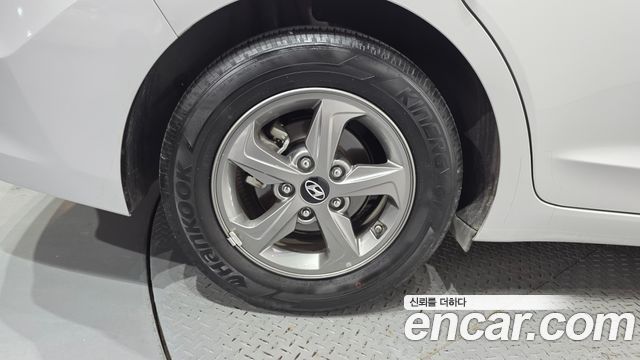 Hyundai AVANTE 2017 — photo 5