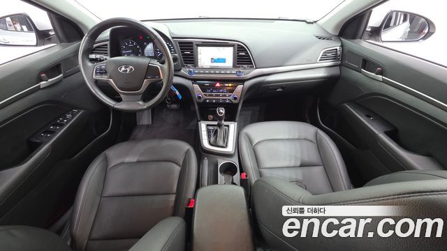 Hyundai AVANTE 2017 — photo 10