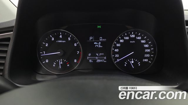 Hyundai AVANTE 2017 — photo 11