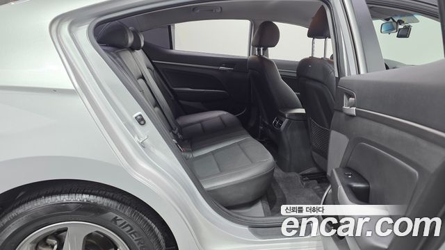Hyundai AVANTE 2017 — photo 18