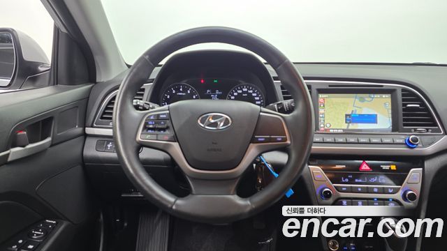 Hyundai AVANTE 2017 — photo 22