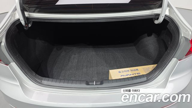 Hyundai AVANTE 2017 — photo 24