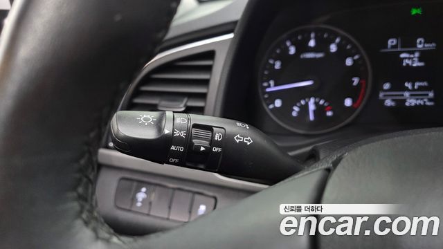 Hyundai AVANTE 2017 — photo 26