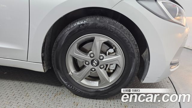 Hyundai AVANTE 2017 — photo 7