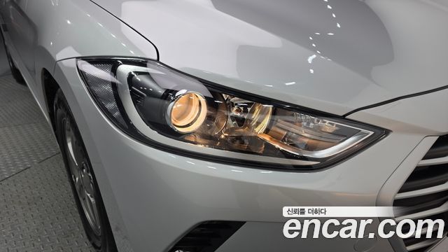 Hyundai AVANTE 2017 — photo 8