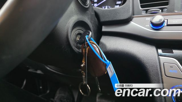 Hyundai AVANTE 2017 — photo 27