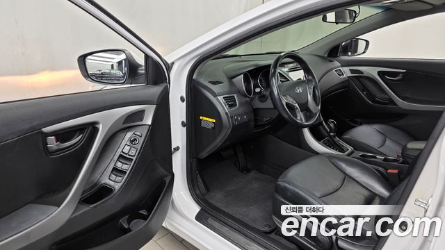 Hyundai AVANTE 2014 — photo 13