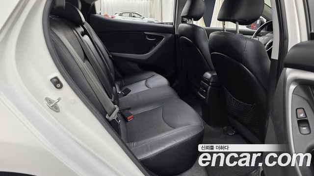 Hyundai AVANTE 2014 — photo 17