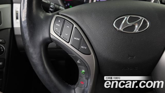 Hyundai AVANTE 2014 — photo 22
