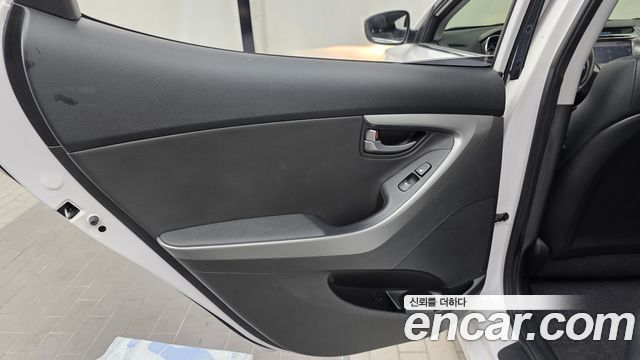 Hyundai AVANTE 2014 — photo 15