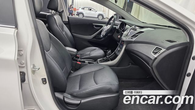 Hyundai AVANTE 2014 — photo 16