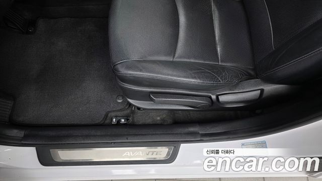Hyundai AVANTE 2014 — photo 31