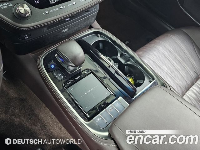 Lexus LS 2020 — photo 9